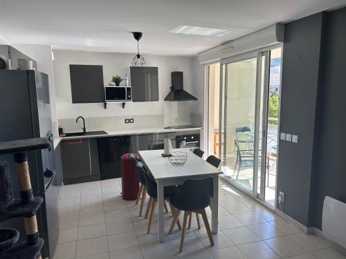 Charmant T3 proche gare et plages Toulon PARKING PRIVÉ