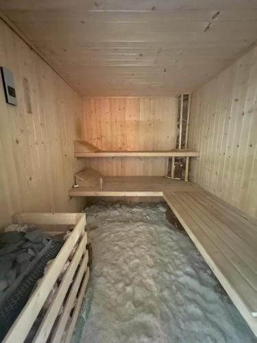 an empty sauna with water inside of it at Jedliczanka in Jedlicze