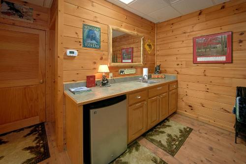Η κουζίνα ή μικρή κουζίνα στο Boulder Bear Lodge #355