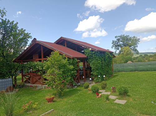 Taman di luar Nárcisz B&B