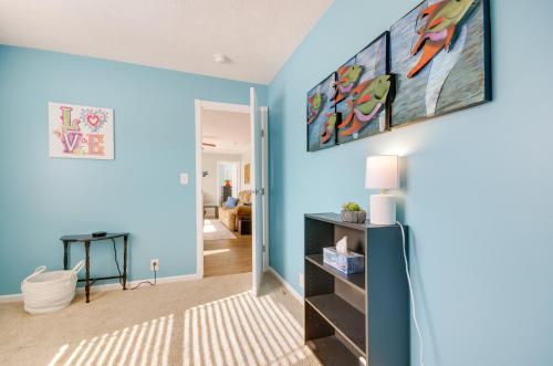 d'un salon avec des murs bleus et une table. dans l'établissement Gravois Mills Home Boating Vacation!, à Gravois Mills