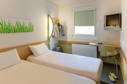 Ένα ή περισσότερα κρεβάτια σε δωμάτιο στο Ibis budget Hamburg Quickborn