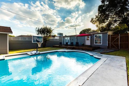 a swimming pool in the backyard of a house at Winnetka Heights Hideaway in Dallas