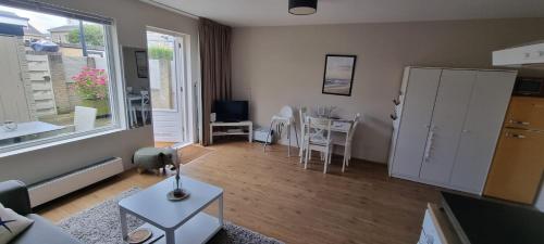 a living room with a kitchen and a dining room at Casa de Deborah in Zandvoort