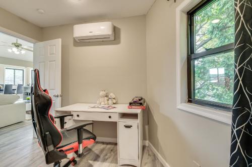 Φωτογραφία από το άλμπουμ του Modern Harveys Lake Apartment with Beach Access! σε Harveys Lake