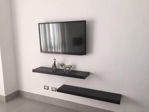 Μια τηλεόραση ή/και κέντρο ψυχαγωγίας στο Dream Rooftop Downtown View