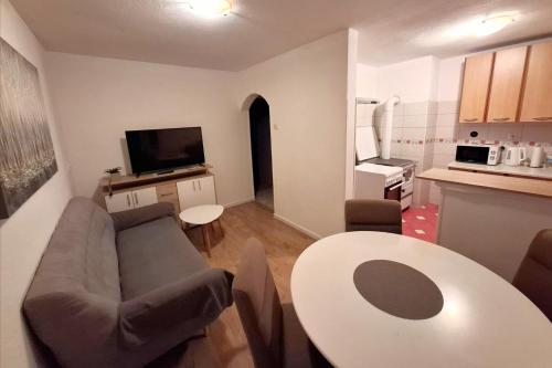 Kuchyň nebo kuchyňský kout v ubytování Apartment Tonio - right on the main square