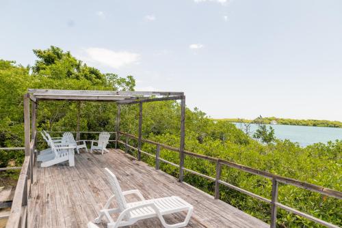 a deck with chairs and a view of the water at Hotel Playa Scondida Barú in Baru