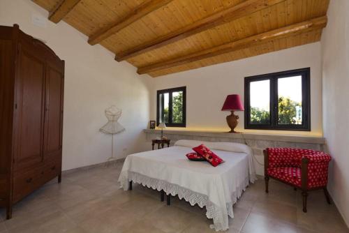 Ένα ή περισσότερα κρεβάτια σε δωμάτιο στο CASA GALO' - POOL & TENNIS-GELSO apartment