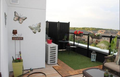 En balkon eller terrasse på Oakville Townhouse Amazing Rooftop