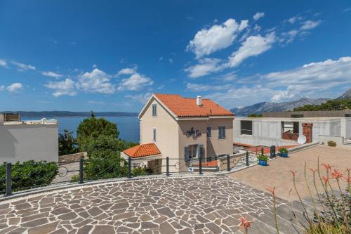 Apartments by the sea Brela, Makarska - 20708