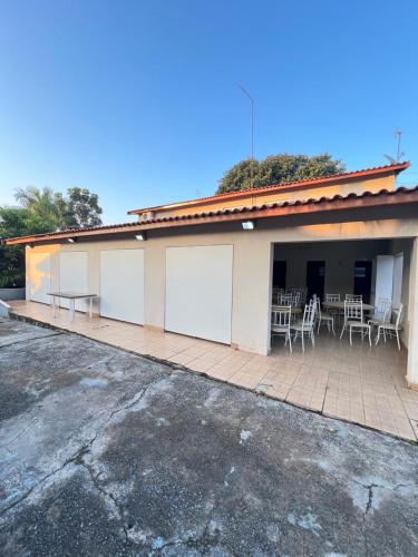 Bangunan di mana terletaknya the country house