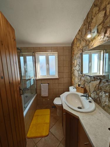 a bathroom with a sink and a toilet and a tub at Angel's House in Alcobaça