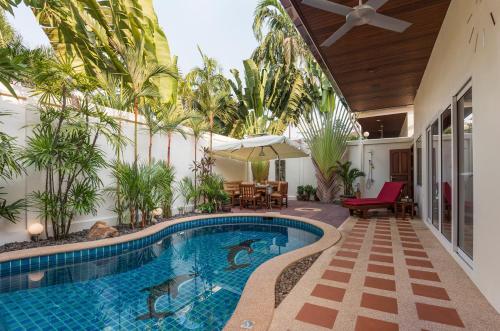 Kolam renang di atau dekat dengan Village Austria Luxury Pool Villas