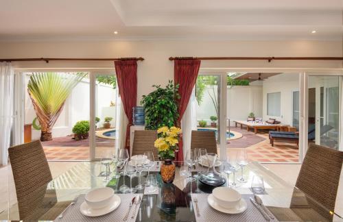 Ruang duduk di Village Austria Luxury Pool Villas
