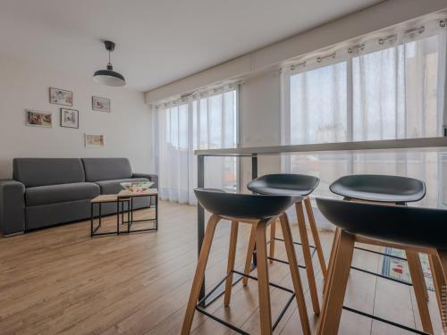 Appartement 1 chambre, balcon et accès direct à la plage - FR-1-197-596