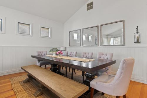 a dining room with a table and chairs at Lakeside 3-Bed Family Home with Amazing Views in Point Cook
