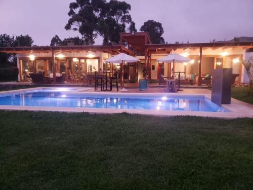 Πισίνα στο ή κοντά στο Alquiler Casa de Campo Asia Cañete