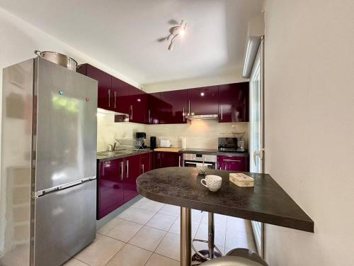 Photo de la galerie de l'établissement Appartement 3P avec Terrasse et Jardin, Proche Commerces et Plages - Carnac - FR-1-377-94, à Carnac