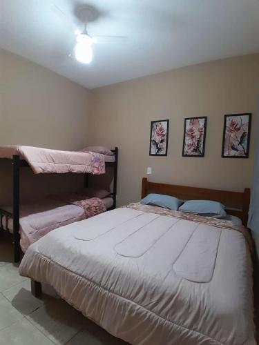 a bedroom with a large bed in a room at sitio sonho verde in Serra Negra