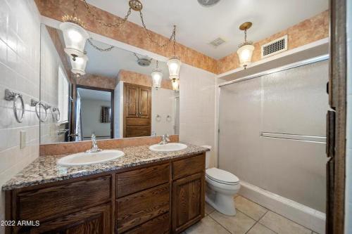 Ένα μπάνιο στο The Team Ropers Ranch House