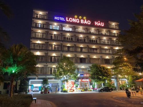 a hotel building with a sign that reads hotel long bag had at Long Bao Chau Hotel in Thu Dau Mot