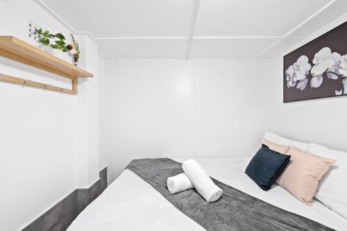 Gallery image of Detached Double Room - Seconds to Transport & Shops - Shared Bathroom in Killara