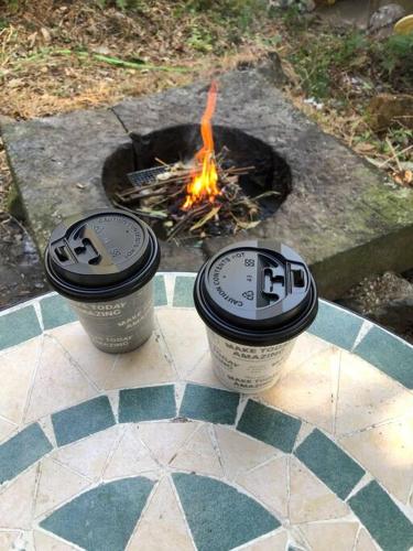 a fire pit with two pots on top of it at ゲストハウス+カフェわ　１日１組限定！ 築１００年の農家の古民家で宿泊体験、薪でお風呂沸かせます。焚き火もできます。 in Kannami