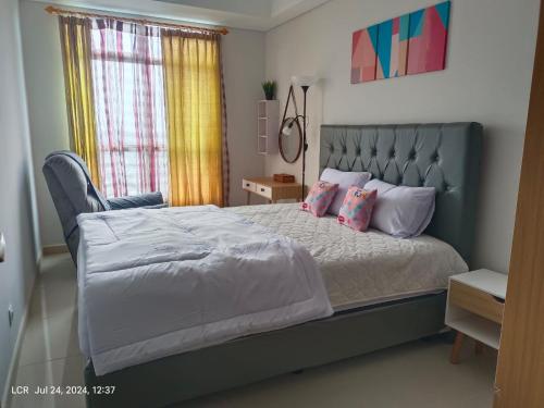 Giường trong phòng chung tại 1BR new apartment at Borneo Bay City Balikpapan