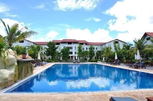 a large swimming pool in front of a hotel at EG Paradise Angkor Villa Hotel in Siem Reap