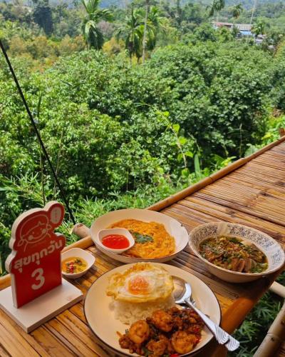 Jídlo v rezortu nebo okolí