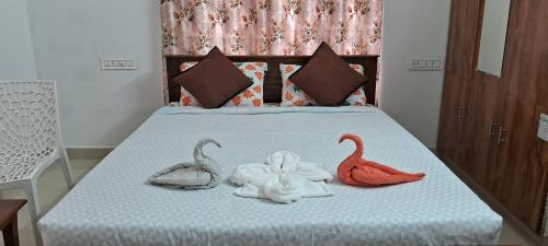 a bed with two swans and towels on it at Rockland Holidays in Ramakkalmedu