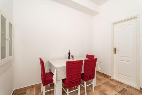 Bronzan Apartment