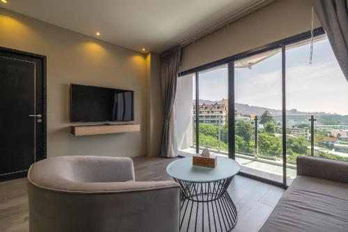 Televisyen dan/atau pusat hiburan di Kana Triple L Hotel Phuket普吉岛卡娜3L酒店