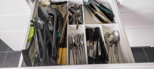 a drawer filled with lots of knives and utensils at Capstay - Brest - Lambezellec- 7 minutes des plages et du port in Brest