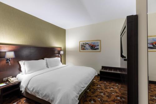 Voodi või voodid majutusasutuse Babylon Rotana Hotel toas