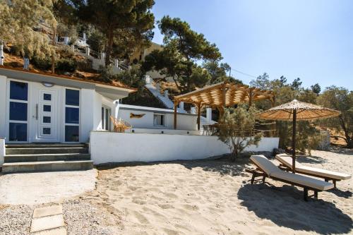 Το κτήριο όπου στεγάζεται  η παραθεριστική κατοικία