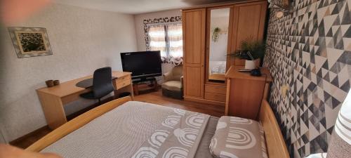 a bedroom with a bed and a desk with a computer at Villa accueillante entre Aix et Marseille in Vitrolles