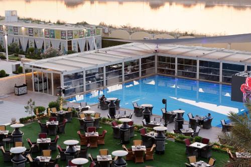 Bassein majutusasutuses Babylon Rotana Hotel või selle lähedal