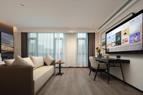 Μια τηλεόραση ή/και κέντρο ψυχαγωγίας στο Atour Hotel Quanzhou Dehua