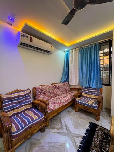 a living room with a couch and two chairs at Vijay home stay in Sheva Nhava
