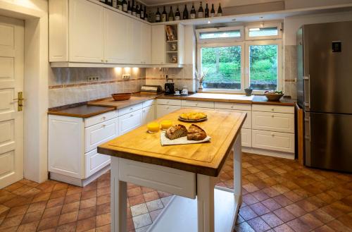 Dapur atau dapur kecil di Herga Wine Estate - Old lady - Holiday Home