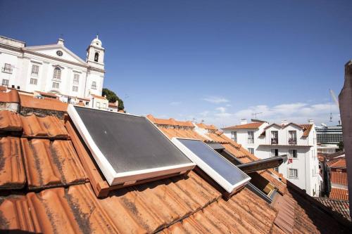 Alfama I, eco-penthouse with view & french balcony
