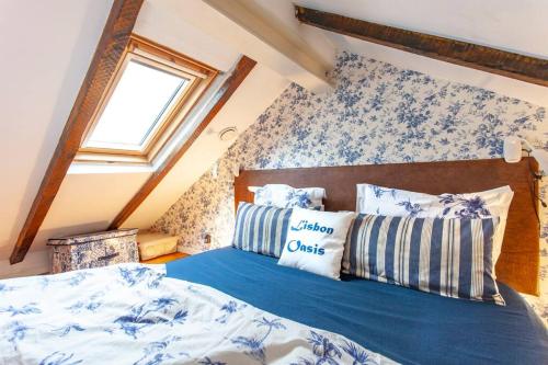 Alfama I, eco-penthouse with view & french balcony