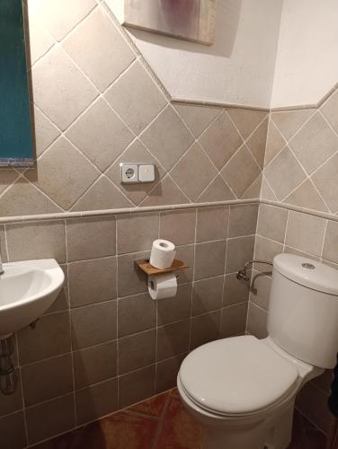 Ένα μπάνιο στο Casa Rural Teruel Alfambra LA DESHILLA
