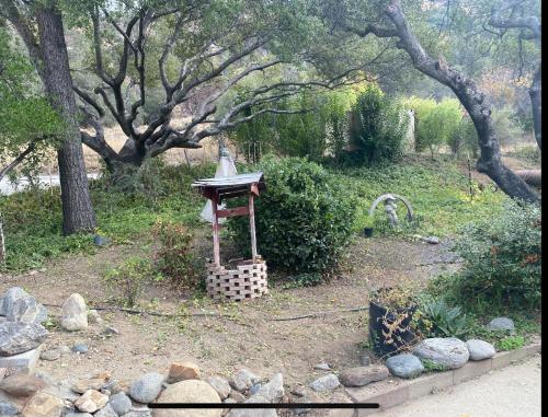 Sequoia River Front Cabinsにある庭
