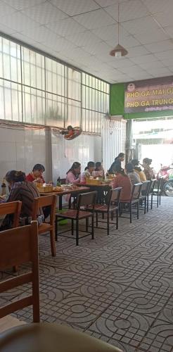 Un restaurante u otro lugar para comer en Hotel Đại An An