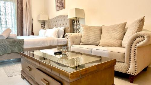 Charming Studio Retreat w Early Check In & Late Check Out Available in Central JVC by Bhavan Vacation Homes