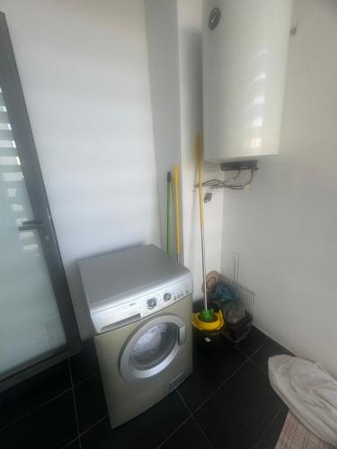 a washer and dryer in a small room at Appartement VIP Nekor in Al Hoceïma