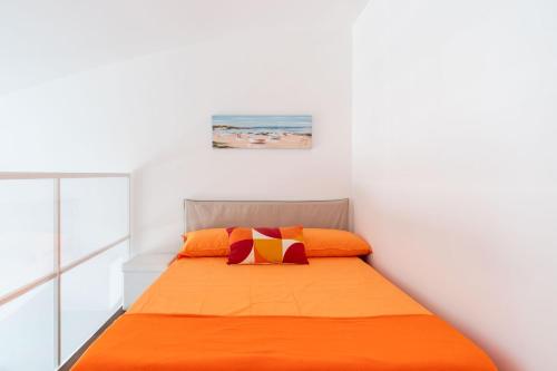 Postel nebo postele na pokoji v ubytování Lolita's Beachfront Loft by Wonderful Italy